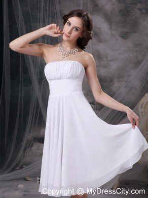 Cheap Strapless Ruched Tea-length White Bridesmaid Dama Dresses