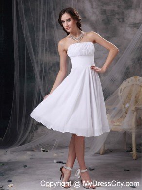 Cheap Strapless Ruched Tea-length White Bridesmaid Dama Dresses