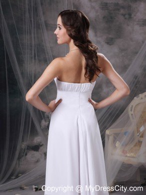 Cheap Strapless Ruched Tea-length White Bridesmaid Dama Dresses