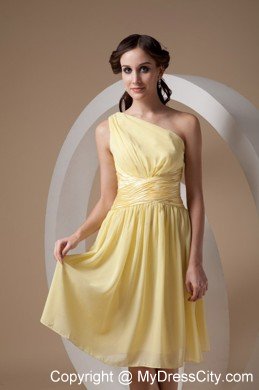 One Shoulder Knee-length Light Yellow Chiffon Bridesmaid Dama Dresses