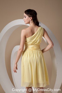 One Shoulder Knee-length Light Yellow Chiffon Bridesmaid Dama Dresses