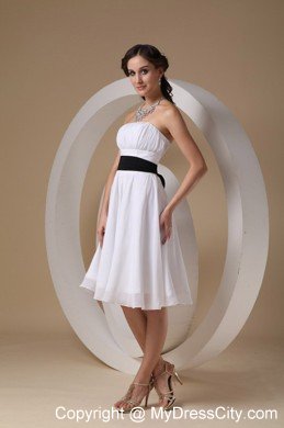 Simple Chiffon Ruched Knee-length Dama Dresses with Black Sash Bow