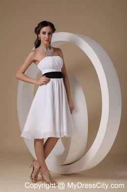 Simple Chiffon Ruched Knee-length Dama Dresses with Black Sash Bow