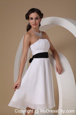 Simple Chiffon Ruched Knee-length Dama Dresses with Black Sash Bow