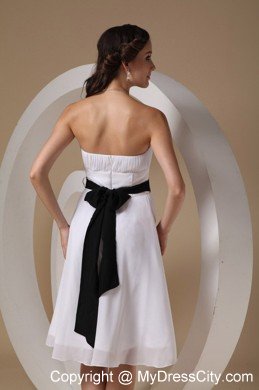 Simple Chiffon Ruched Knee-length Dama Dresses with Black Sash Bow