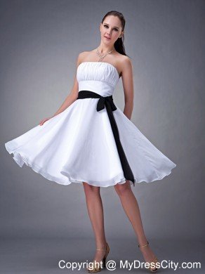 White Knee-length Strapless Damas Dresses for Quince with Black Sash