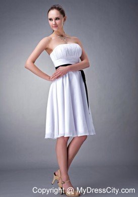 White Knee-length Strapless Damas Dresses for Quince with Black Sash