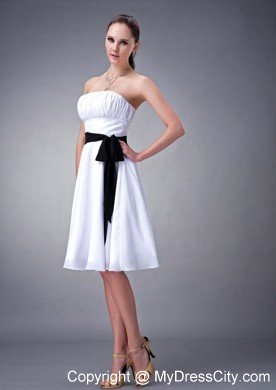 White Knee-length Strapless Damas Dresses for Quince with Black Sash