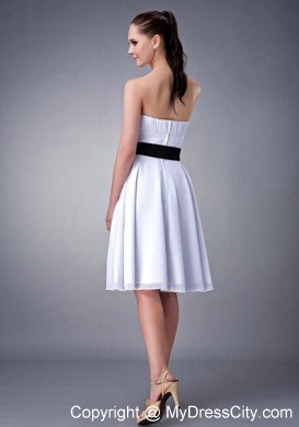 White Knee-length Strapless Damas Dresses for Quince with Black Sash