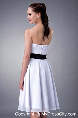 White Knee-length Strapless Damas Dresses for Quince with Black Sash