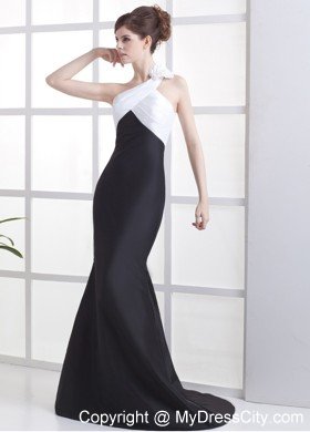 White and Black One Shoulder Flower Decorate Evening Gowns