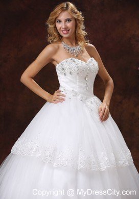 Beaded Sweetheart Neckline Puffy Tulle Ball Gown 2013 Wedding Dress