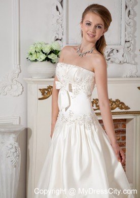 Romantic A-line Strapless Court Train Appliques Bowknot Wedding Dress