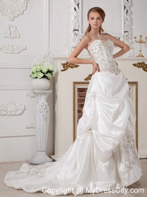 Noble A-line Sweetheart Appliques Pick-up Wedding Dress with Court Train