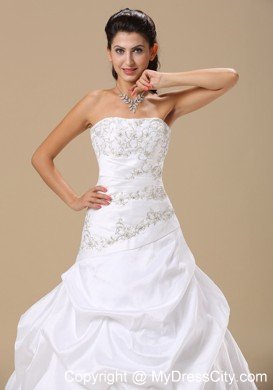 Embroidery Decorate Strapless A-line Pick-ups Bridal Gown with Train