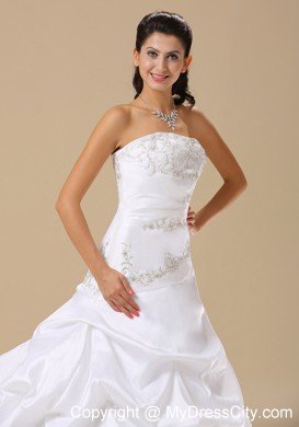 Embroidery Decorate Strapless A-line Pick-ups Bridal Gown with Train