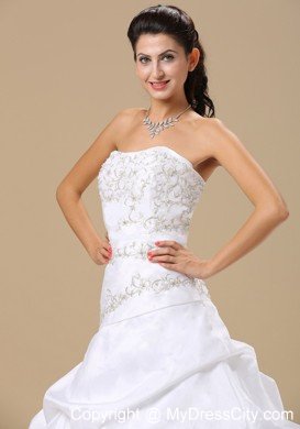 Embroidery Decorate Strapless A-line Pick-ups Bridal Gown with Train