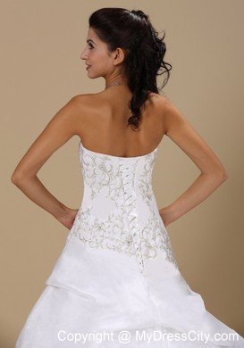 Embroidery Decorate Strapless A-line Pick-ups Bridal Gown with Train