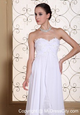 Lace Decorated Bust Chiffon Wedding Dress with Lace-up Back