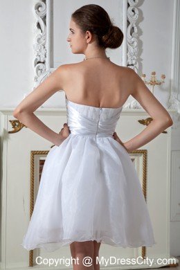 Pretty Strapless Knee-length Hand Made Flower Wedding Dress