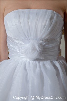 Pretty Strapless Knee-length Hand Made Flower Wedding Dress