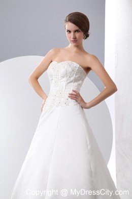 Sweetheart Satin Appliques Fitted Wedding Dress with Court Train