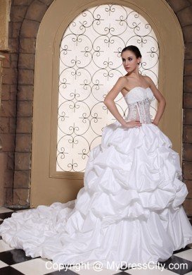 Chapel Train Pick Ups Sweetheart Wedding Gowns with Transparent Organza