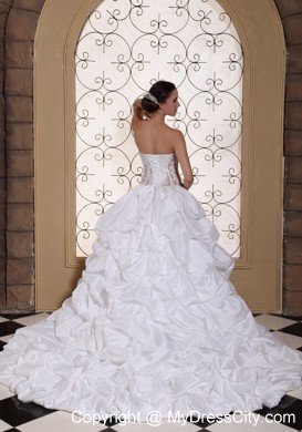 Chapel Train Pick Ups Sweetheart Wedding Gowns with Transparent Organza