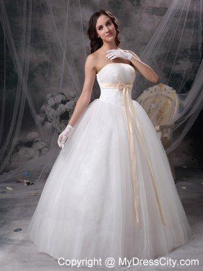 Cheap Simple Strapless Organza Wedding Bridal Gowns with Champagne Sash