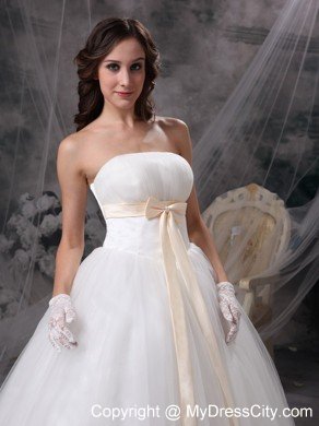 Cheap Simple Strapless Organza Wedding Bridal Gowns with Champagne Sash