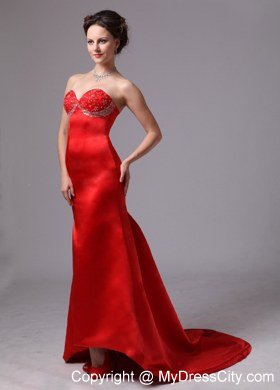 Red Appliques Decorate Sweetheart Evening Dress with Court Train