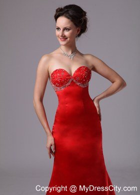 Red Appliques Decorate Sweetheart Evening Dress with Court Train