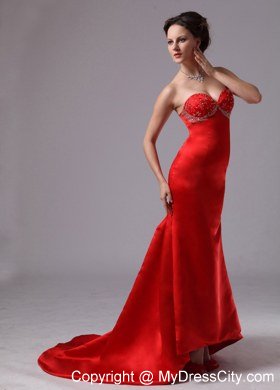 Red Appliques Decorate Sweetheart Evening Dress with Court Train