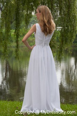 Beautiful Empire Dress with Plunging Neckline Appliques Prom Dress