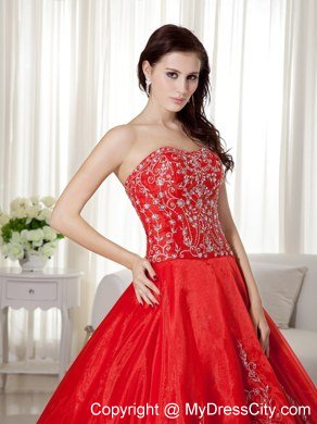 Red Sweetheart Embroidery and Beading Quinceanera Gowns