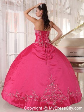 Taffeta Embroidery Halter Red Quinceanera Gowns Designer