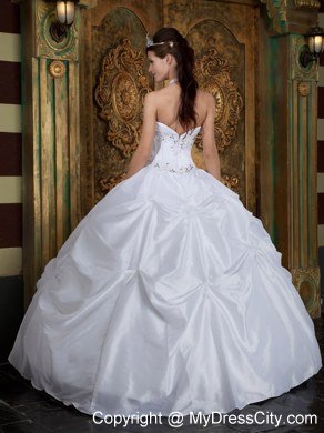 Elegant Halter Top Beaded Cheap Puffy Quinceanera Gowns In White