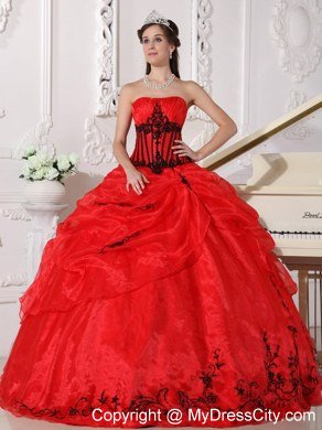 Black Embroidery Strapless Pick Ups Red Quinceanera Dresses