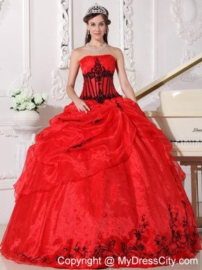 Black Embroidery Strapless Pick Ups Red Quinceanera Dresses