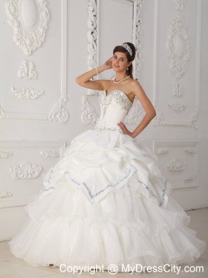 Hottest Style Sweetheart Beaded White Quinceanera Dresses With Pick Ups