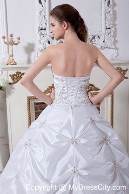 2013 Beautiful Taffeta Embroidery Wedding Dress with Pick-ups