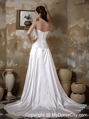 Elegant Sweetheart Court Train Bridal Dress with Appliques Ruches