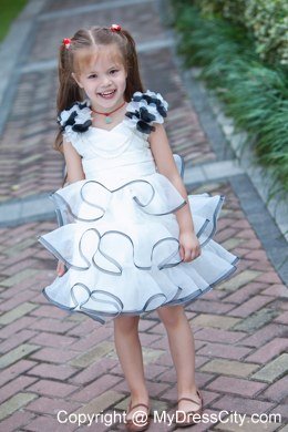 White V-neck Mini Organza Girls Party Dress with Flower Straps