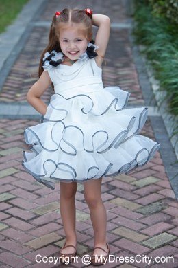 White V-neck Mini Organza Girls Party Dress with Flower Straps