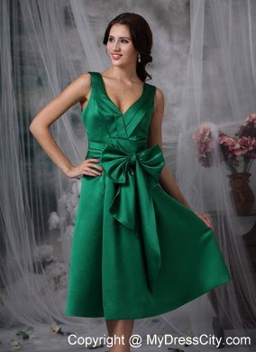 Green Knee-length V-neck Maid of Honor Dress with Satin Bowknot