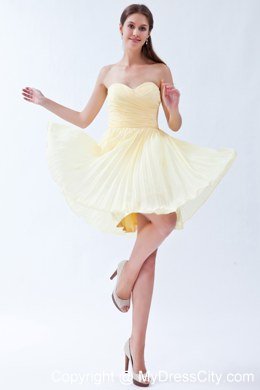 Sweetheart Pleated Knee-length Chiffon Bridesmaid Dress in Light Yellow