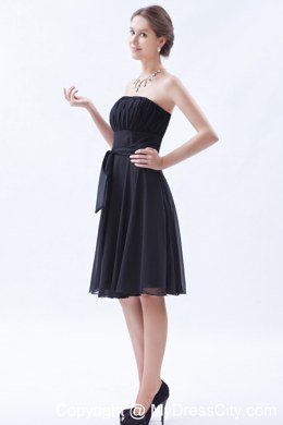 Ruched Strapless Knee-length Bow Bridesmaid-dresses in Black