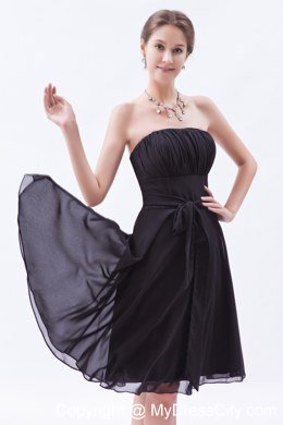 Ruched Strapless Knee-length Bow Bridesmaid-dresses in Black