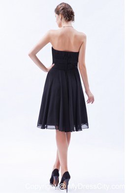 Ruched Strapless Knee-length Bow Bridesmaid-dresses in Black