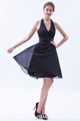 Black Halter Top Knee-length Ruched Dresses For Bridesmaid with Sash